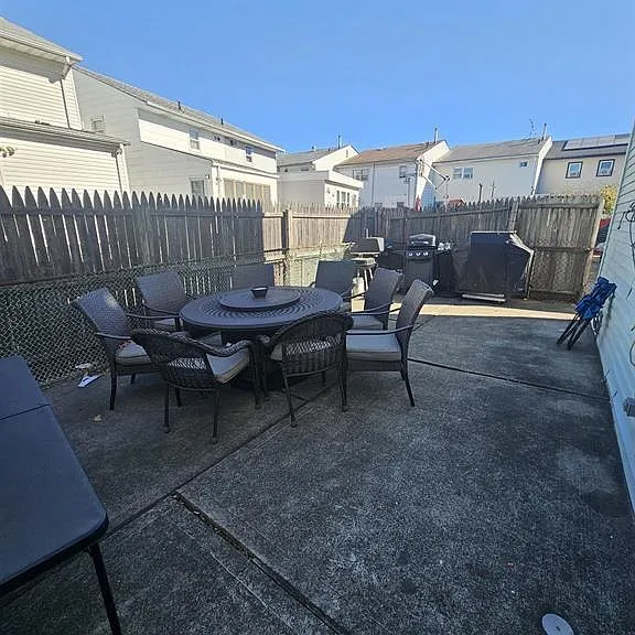 65 Suburbia Ct — Photo 16
