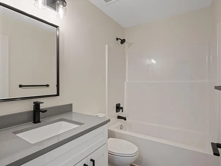 717 E Lacrosse Ave #1 — Photo 24