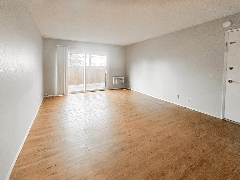 389 S Lincoln Ave #11 — Photo 2