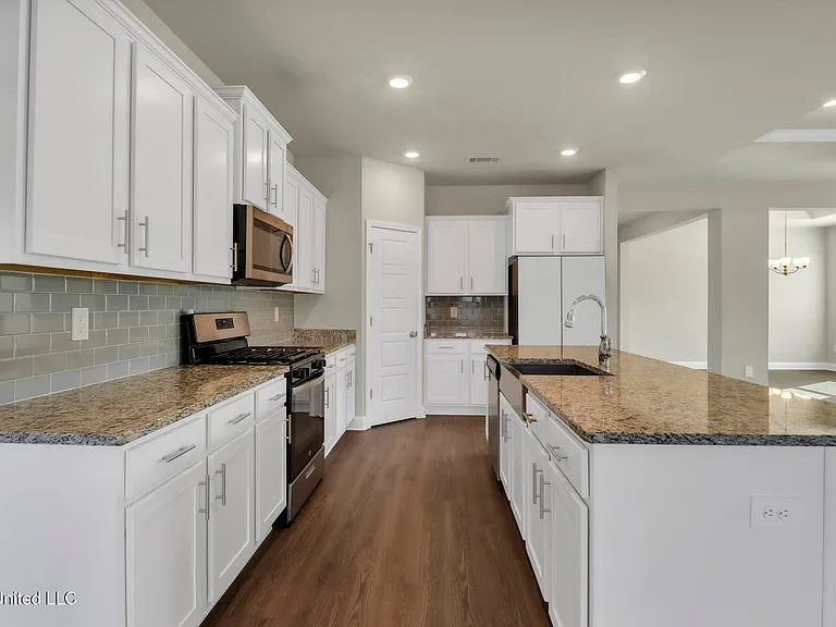 8025 Crawford Dr — Photo 3