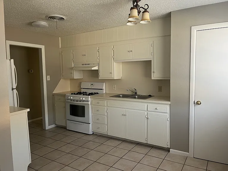 102 Flint Ave — Photo 4