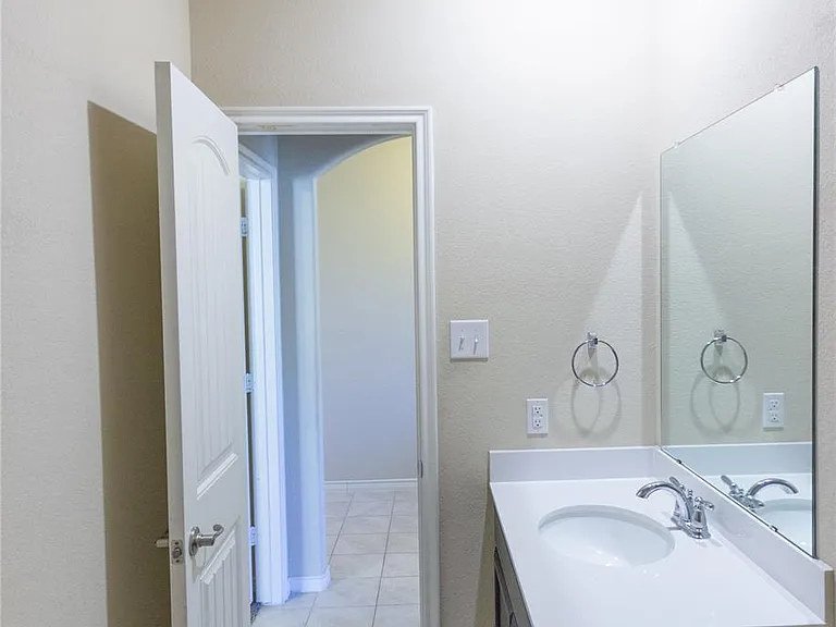 900 Lake Cypress Ln — Photo 8