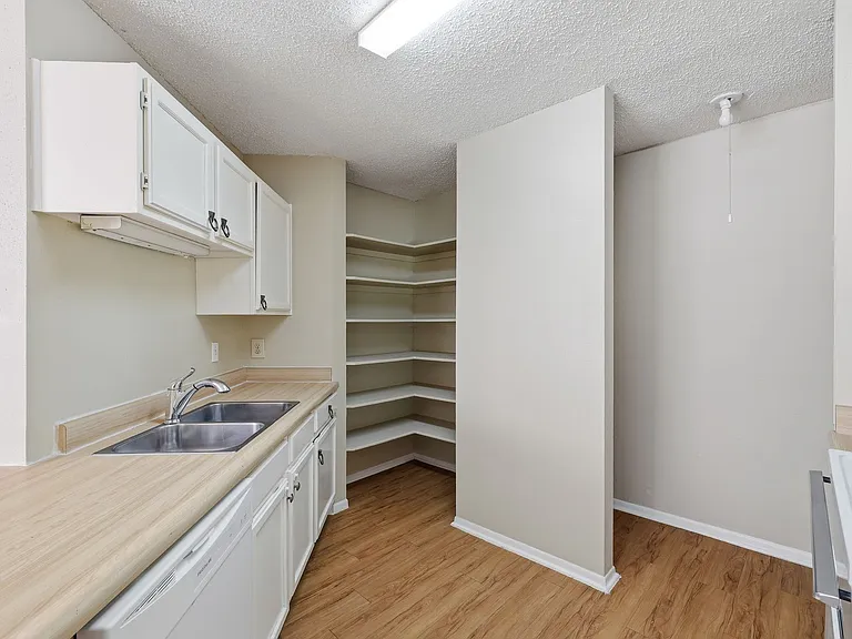 3932 Heritage Hill Dr — Photo 10