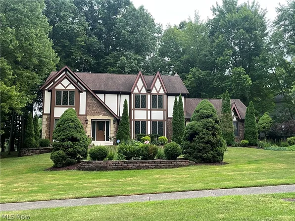 10051 Hunting Dr, Brecksville, OH 44141