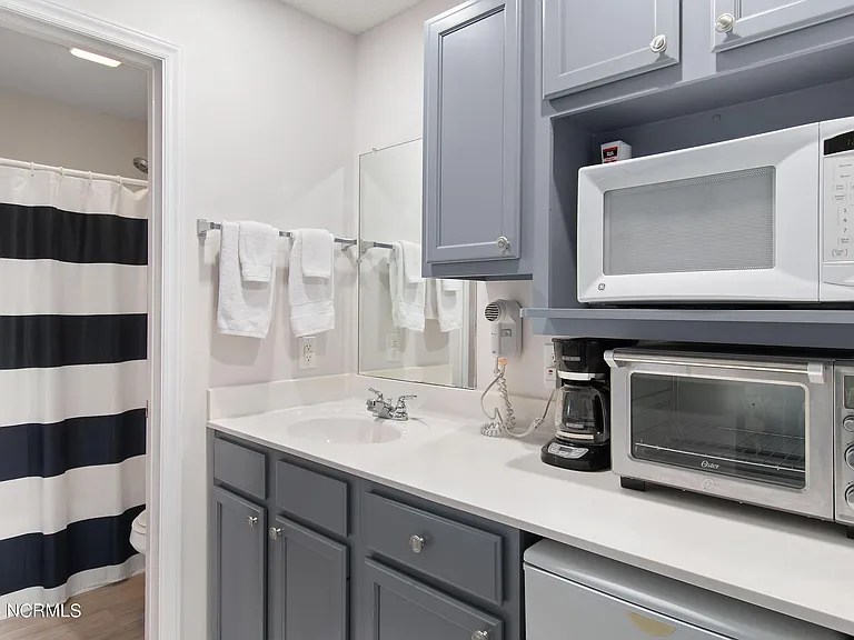 3350 Club Villas Dr #203 — Photo 8