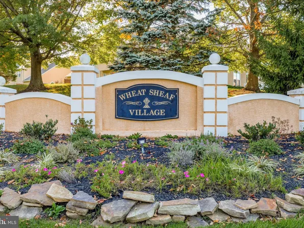 8 Wheatsheaf Ln, Norristown, PA 19403