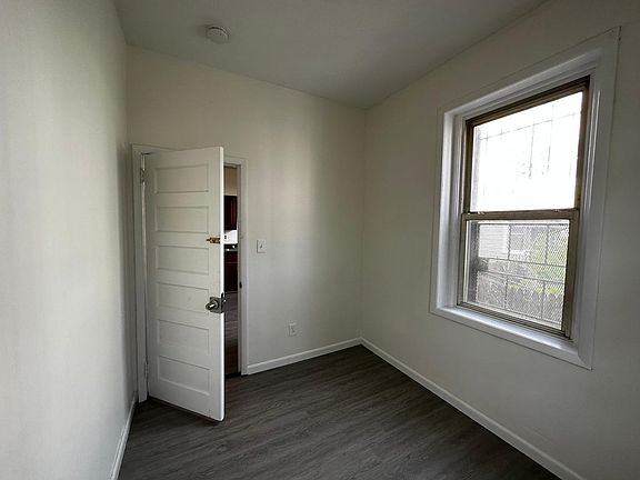 3rd image of 13 Brinsmaid Pl Floor 1