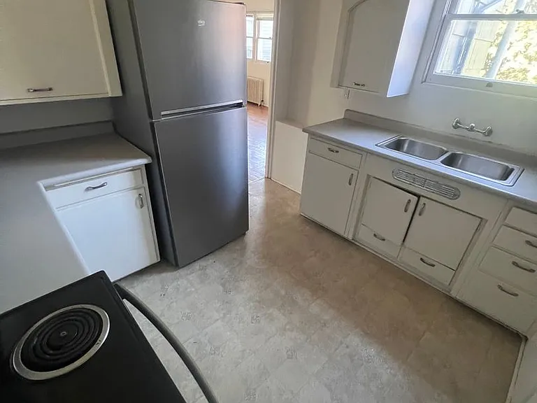 1860 Potter Street — Photo 13