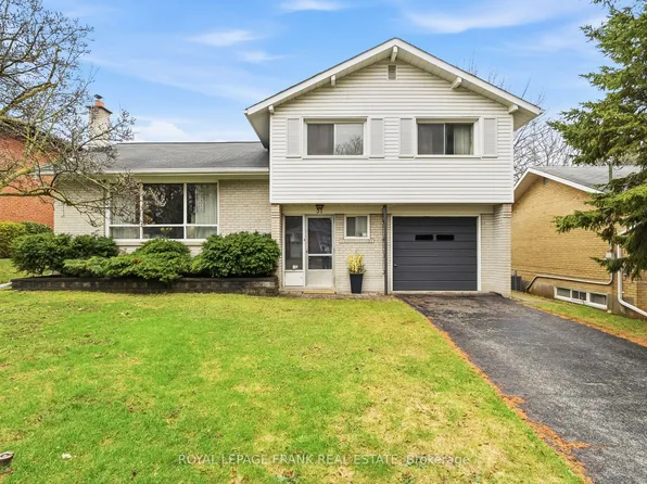 31 Cobham Cres, Toronto, ON M4A 1V7