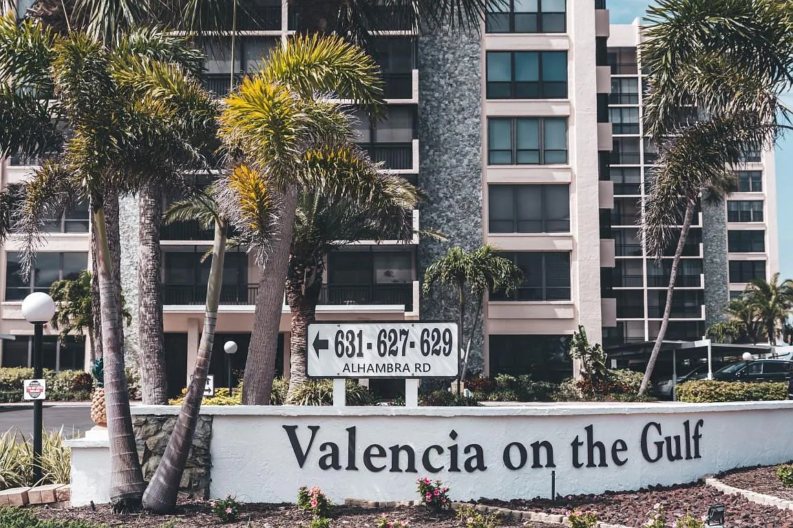 2 bed, 1294 sqft, $5,000 — Photo 1