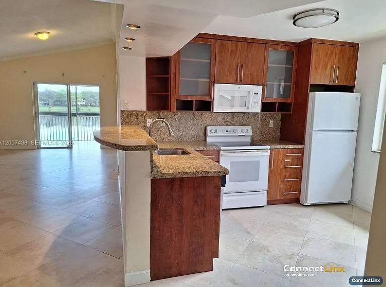 704 NW 92nd Ave — Photo 11