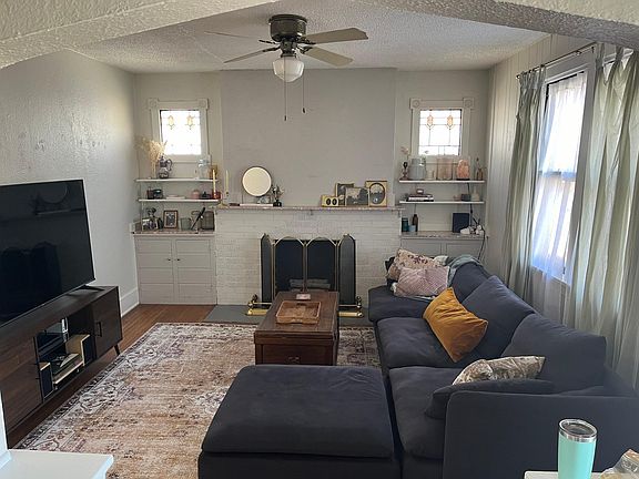 Living room - fireplace non-functioning