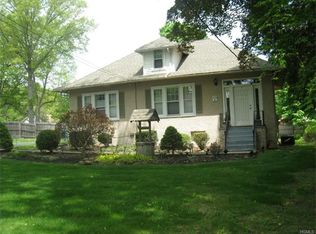 275 Maple Rd, Valley Cottage, NY 10989