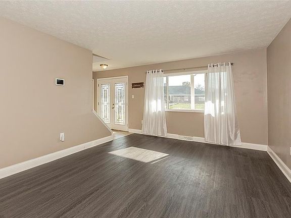 4th image of 34649 Lake Shore Blvd