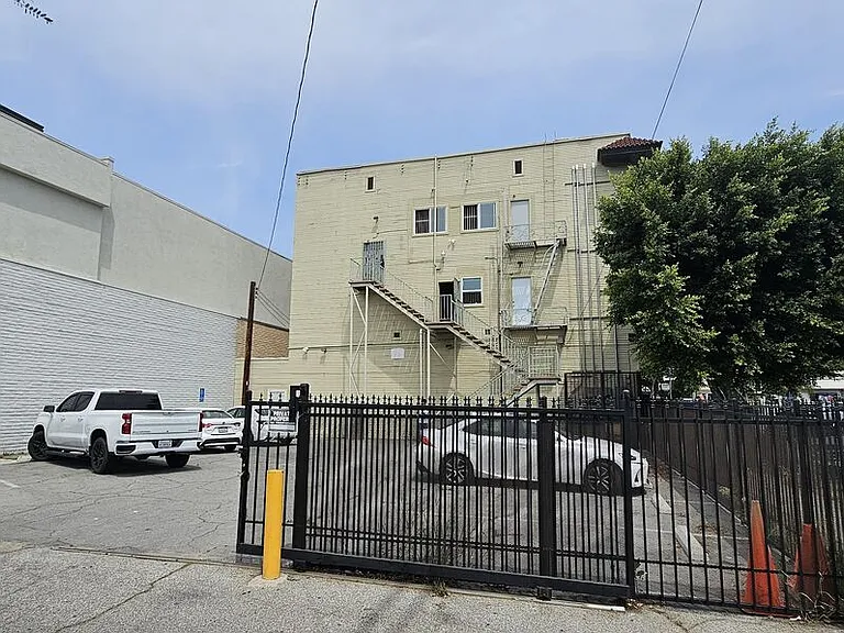 1604 W Pico Blvd — Photo 2