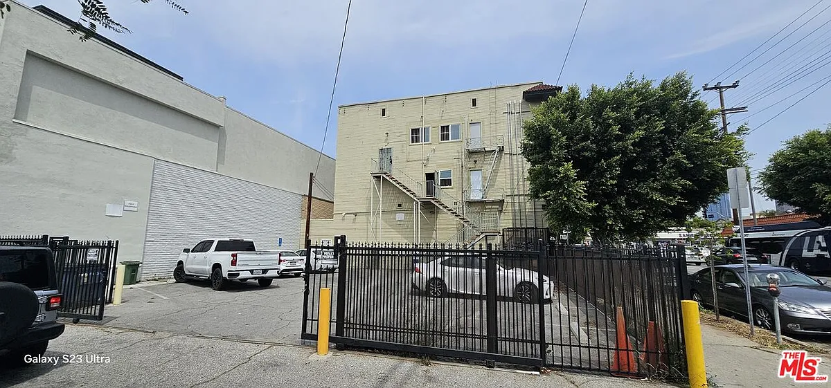 Building Photo - 1604 W Pico Blvd