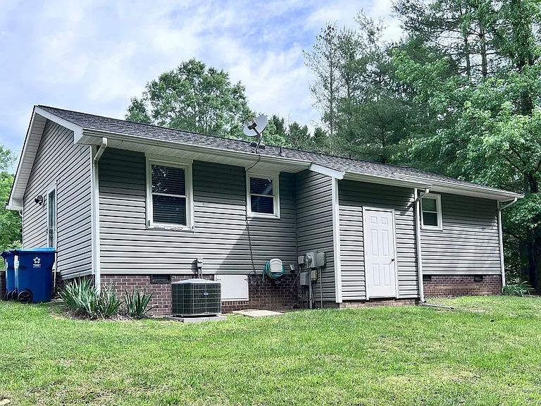 420 Tot St — Photo 11