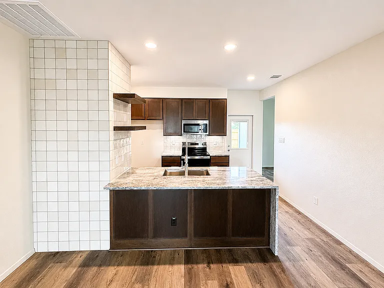 1615 Crooked River Ct — Photo 2