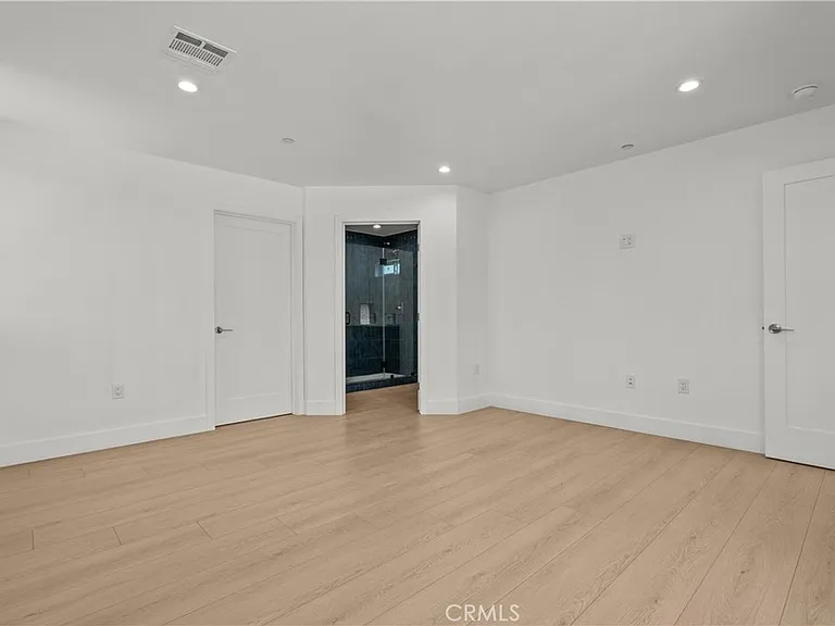 322 Leslie Way — Photo 5
