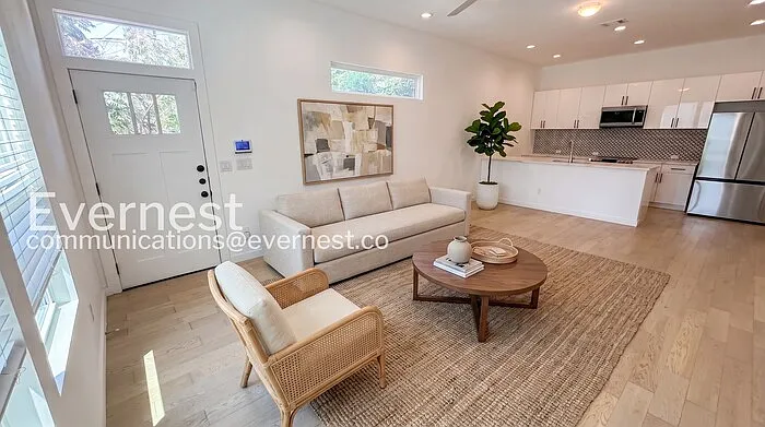 3 bed, 2.5 bath, 1294 sqft, $1,995 — Photo 2