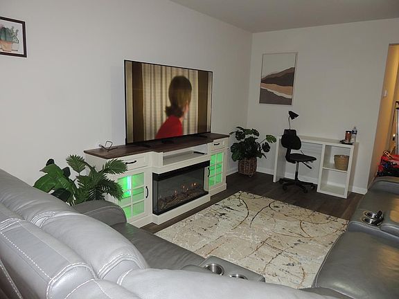 3rd image of 1014 S Welcome Rd