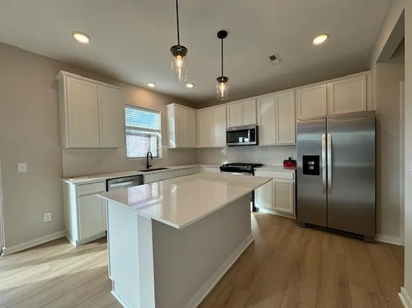 4931 Airlake Dr, Woodbury, MN 55129