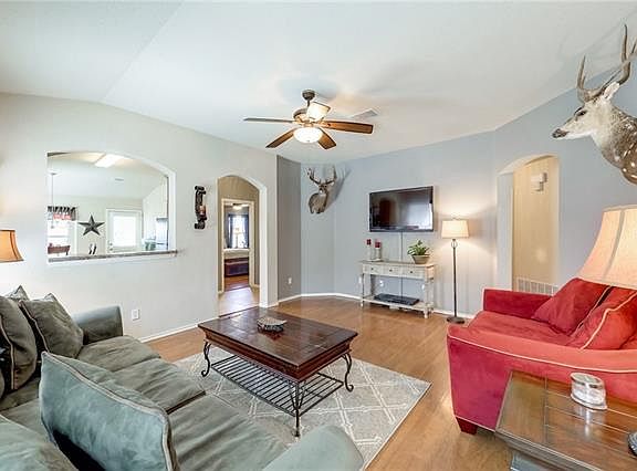 4th image of 322 Altamont St
