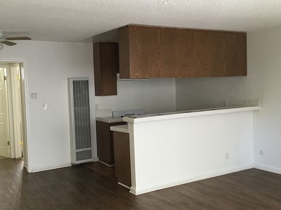 4th image of 5418 Hermitage Ave APT 202