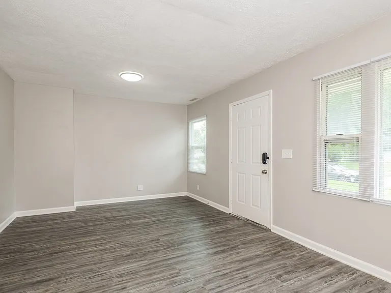 1149412_018_living_room_13039324.jpg
