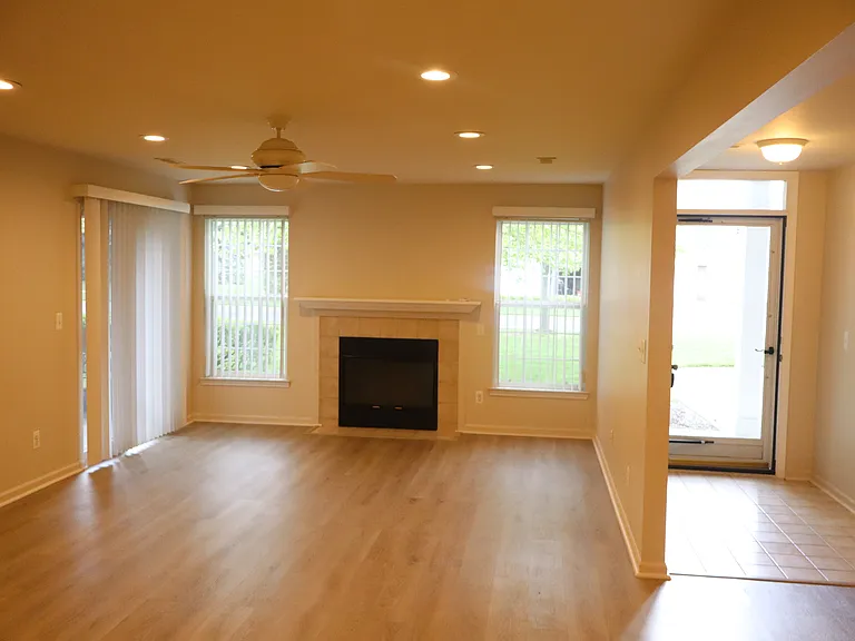 4580 Berkshire Dr — Photo 8