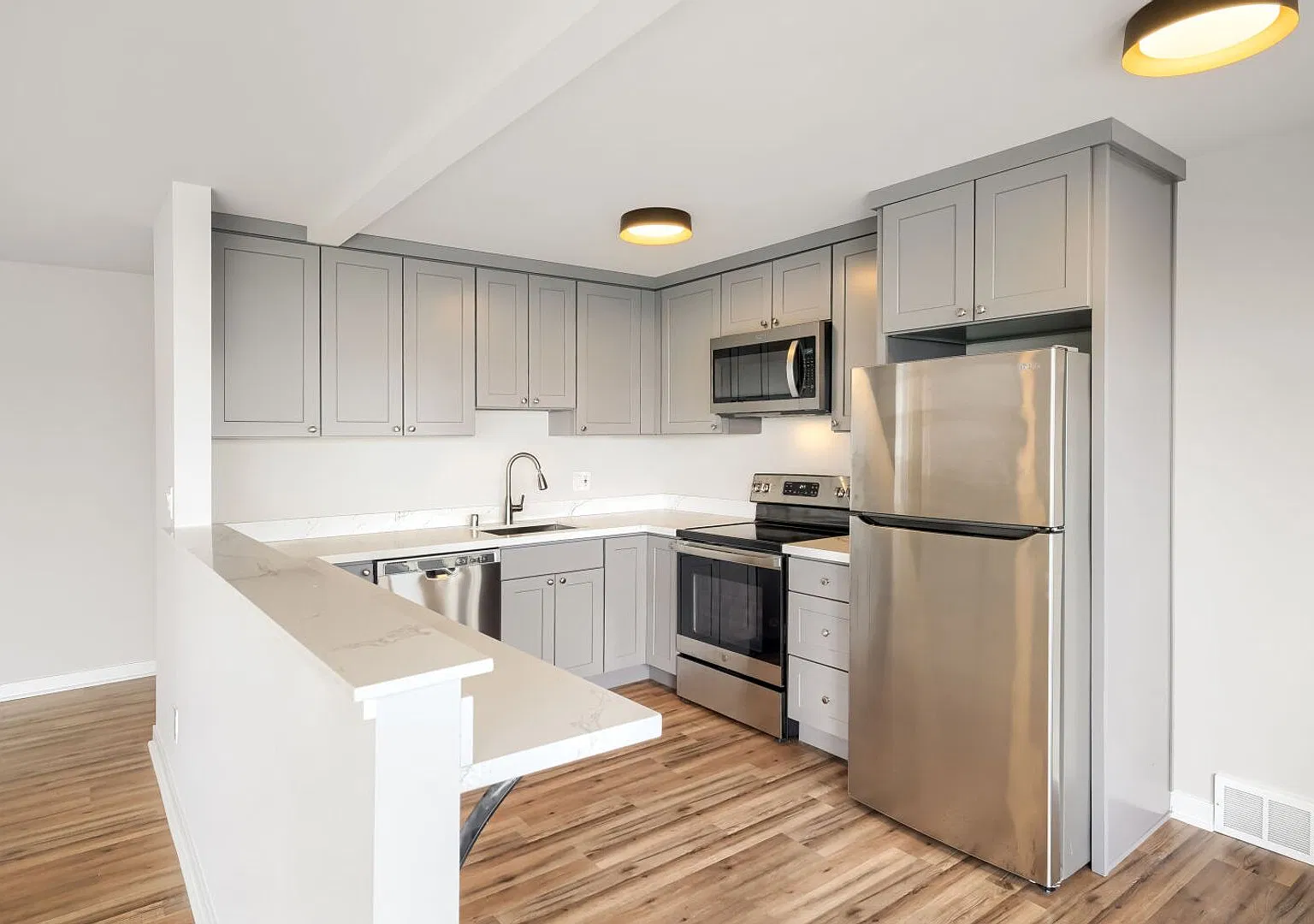 Anne Vista Court — Photo 4