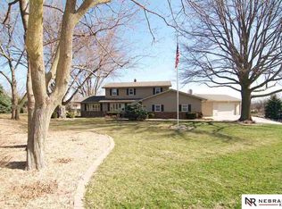 5752 Hilltop St, Papillion, NE 68133