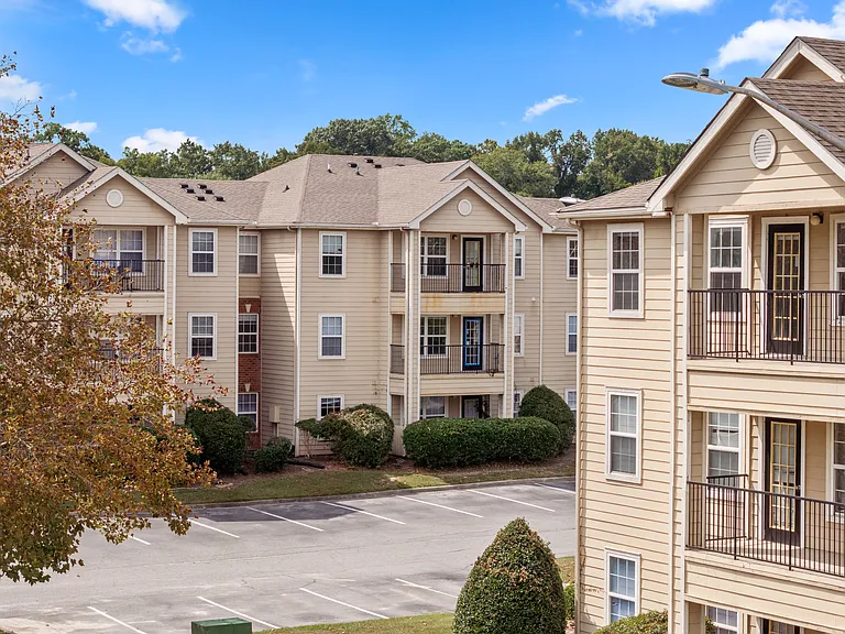 Sunset Pointe Apartments — Photo 59