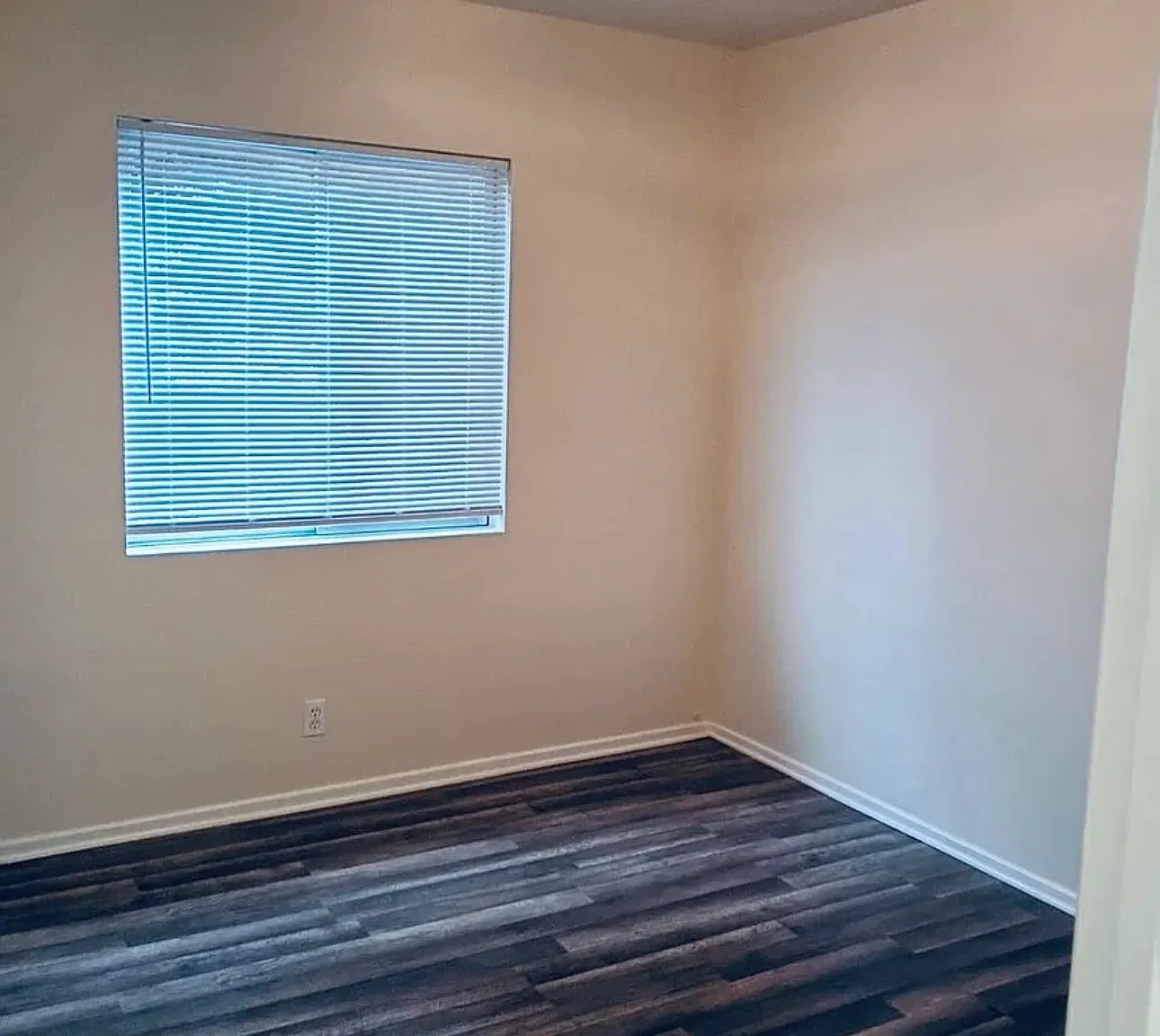 3 bed, 1.5 bath, 1400 sqft, $3,500 — Photo 4