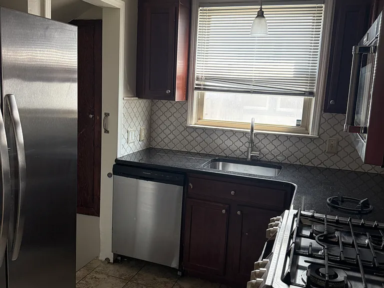 24800 Cherry St — Photo 11