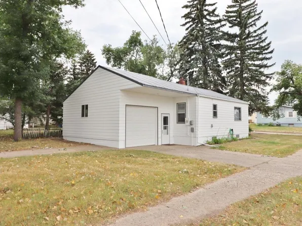 801 5th St SW, Minot, ND 58701