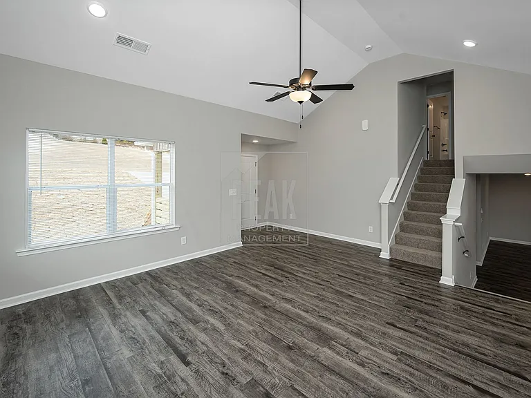 390 Woodland Cir — Photo 12