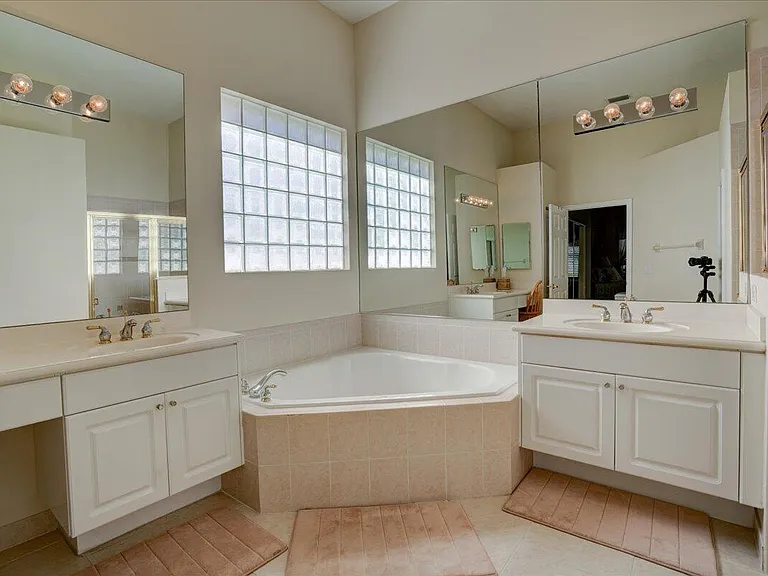 15323 Fiorenza Cir — Photo 35