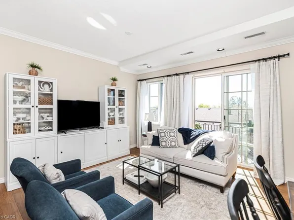 262 Dundas St E #311, Hamilton, ON L8B 1A9