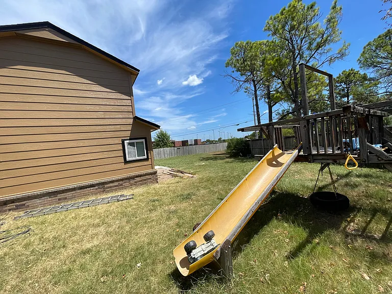813 E Indianapolis St — Photo 31