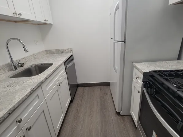 377 Rector Place image 3 of 5