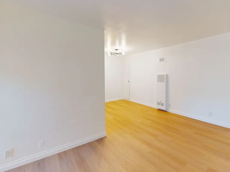 The Claire Manor Apts — Photo 19