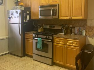 25-36 42nd St #2F, Astoria, NY 11103