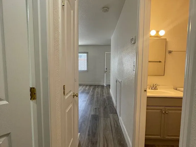 2109 N Daley St — Photo 7