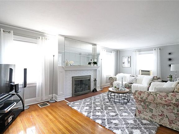 4th image of 13 Walton Ave