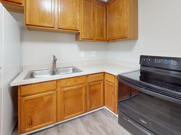 24622 Cloverlawn St — Photo 10