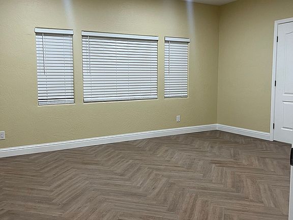 4th image of 1052 E Olive Ave #2