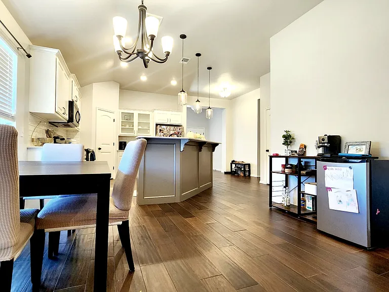18600 Luna Dr — Photo 4