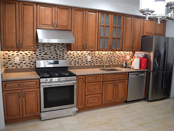 4th image of 1543 E 29th St