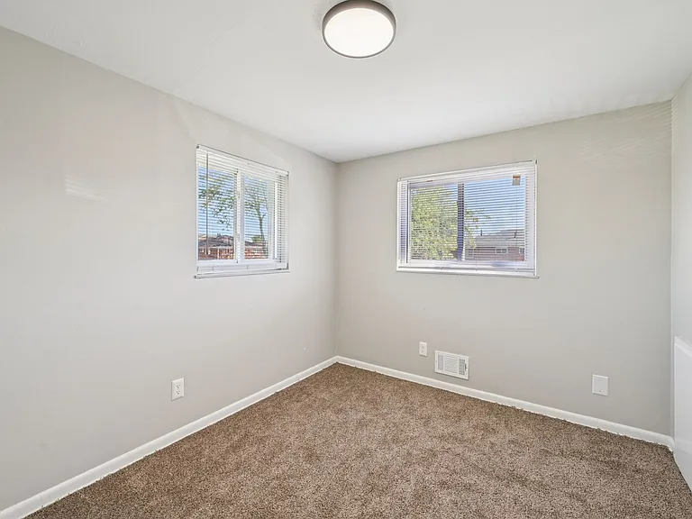 Worthington Court II — Photo 24